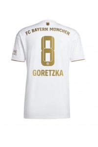 Bayern Munich Leon Goretzka #8 Fotballdrakt Borte Klær 2022-23 Korte ermer